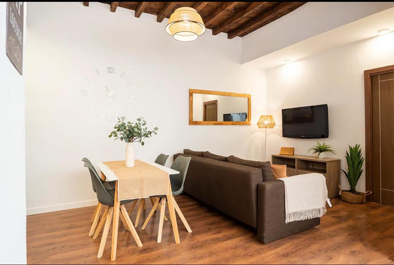 Rustic & Nice Apartment In Malaga Center ภายนอก รูปภาพ